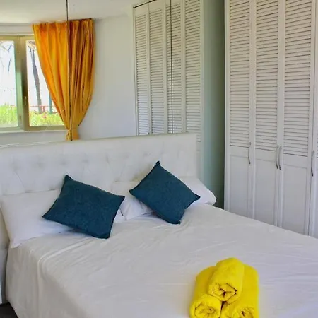 Frontline Sea In The Center Of Puerto Banus.2bedrooms -garden 아파트 마르베야