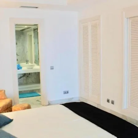Frontline Sea In The Center Of Puerto Banus.2bedrooms -garden 아파트