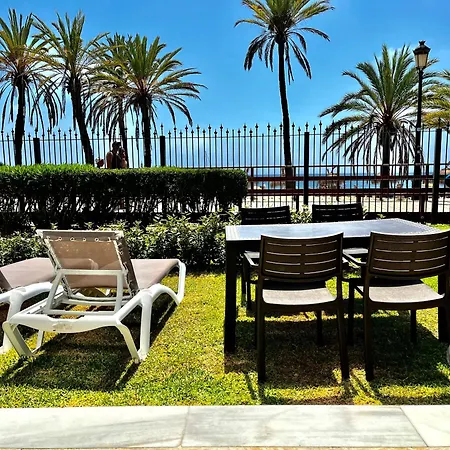 Frontline Sea In The Center Of Puerto Banus.2bedrooms -garden 마르베야